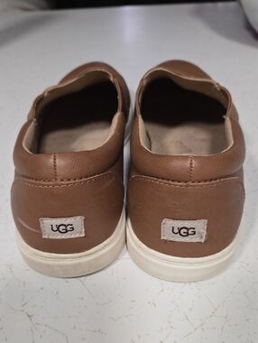 UGG Alameda Size 9 Tan Slip-On Sneakers